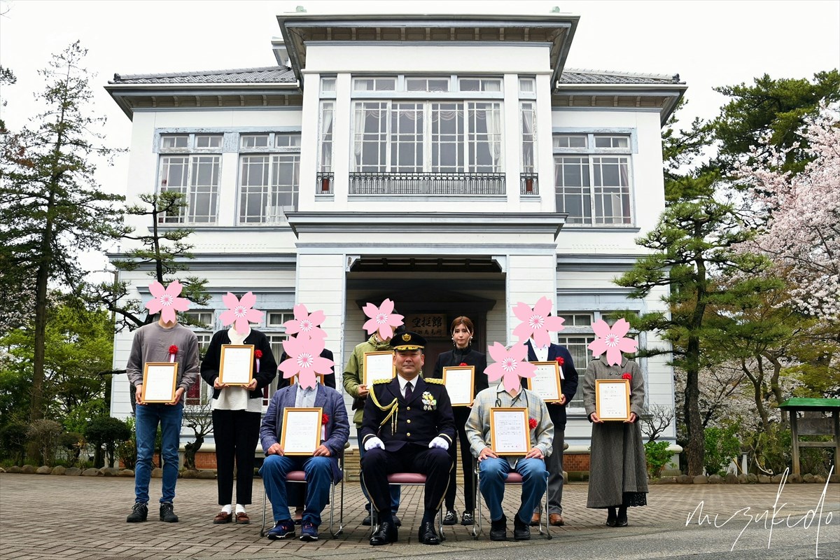 若松空挺団長を囲む防衛モニターと駐屯地モニター