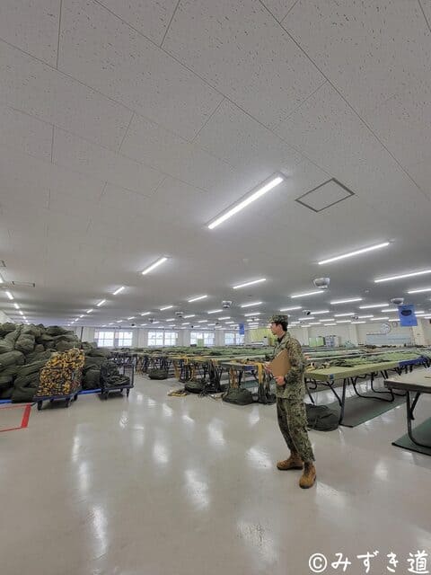 落下傘を点検・包装する部屋