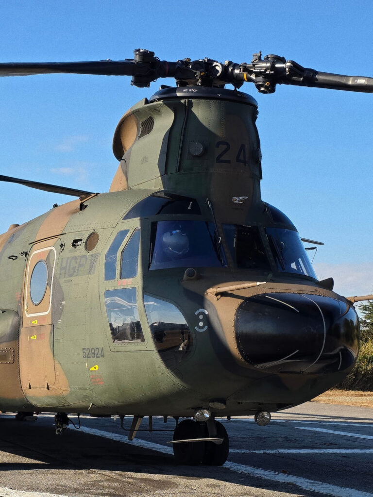 チヌーク（CH-47J）前方