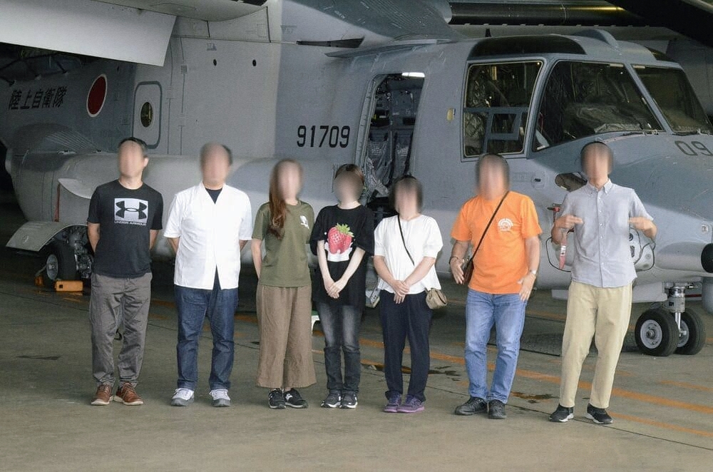 木更津駐屯地でオスプレイと記念写真