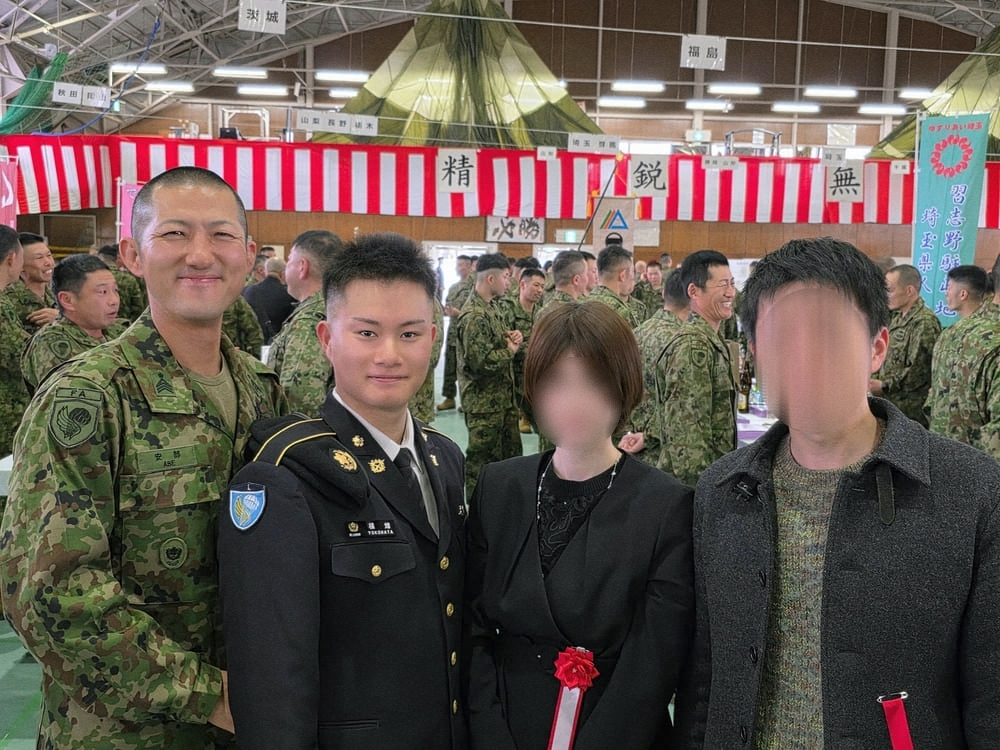 第1空挺団の方々と防衛モニターの記念写真